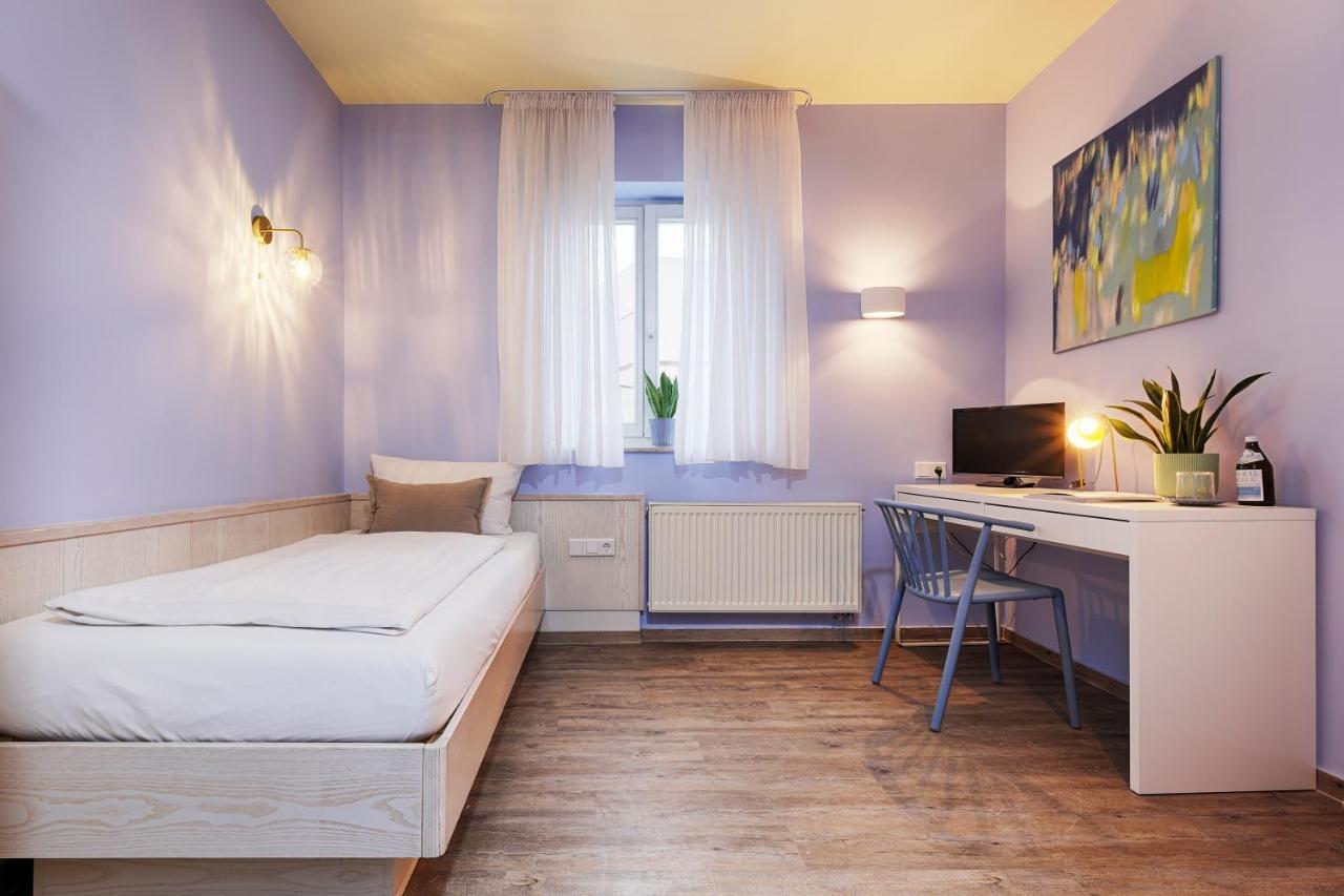 Hotel Kunterbunt In Wuerzburger Innenstadt ภายนอก รูปภาพ