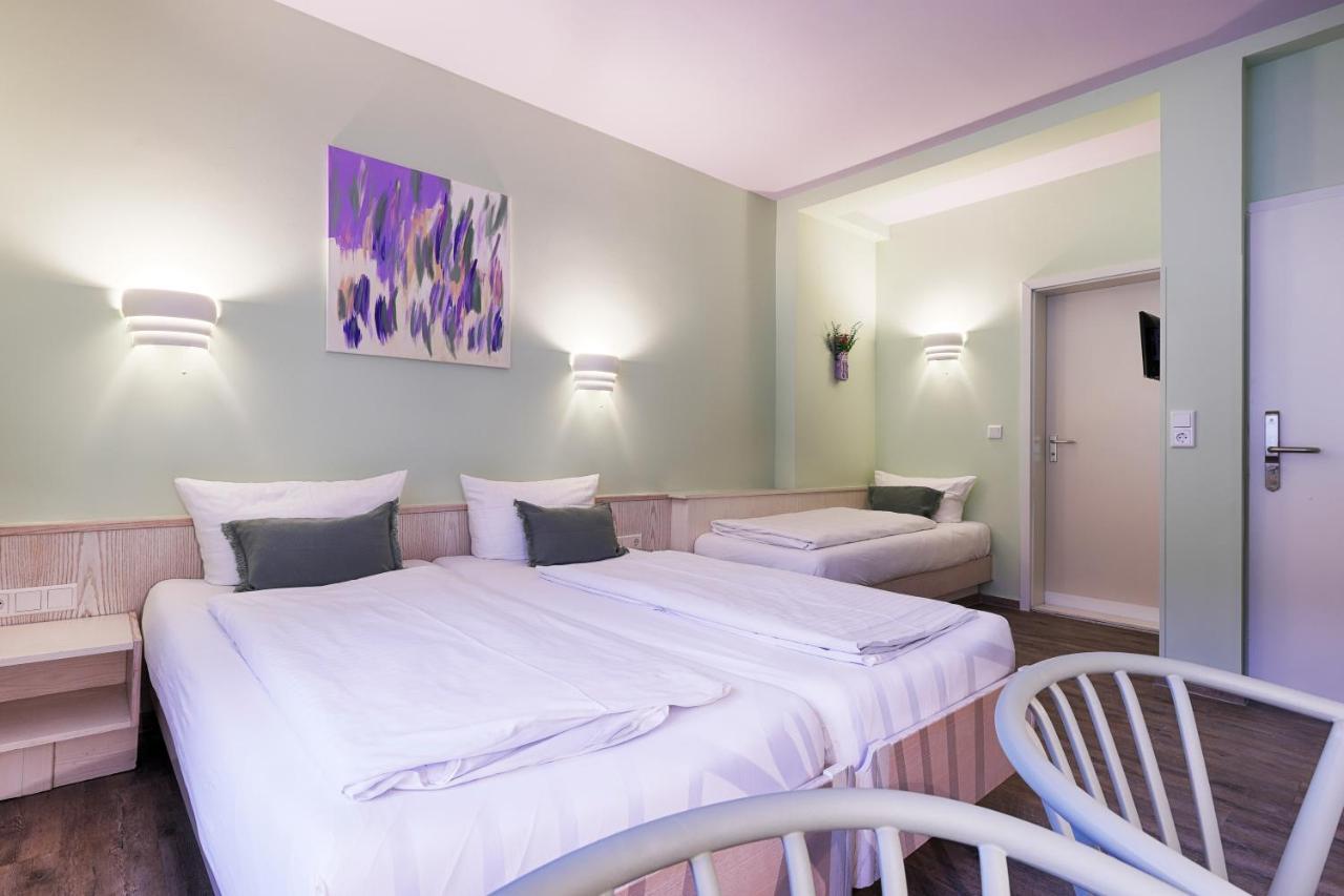 Hotel Kunterbunt In Wuerzburger Innenstadt ภายนอก รูปภาพ