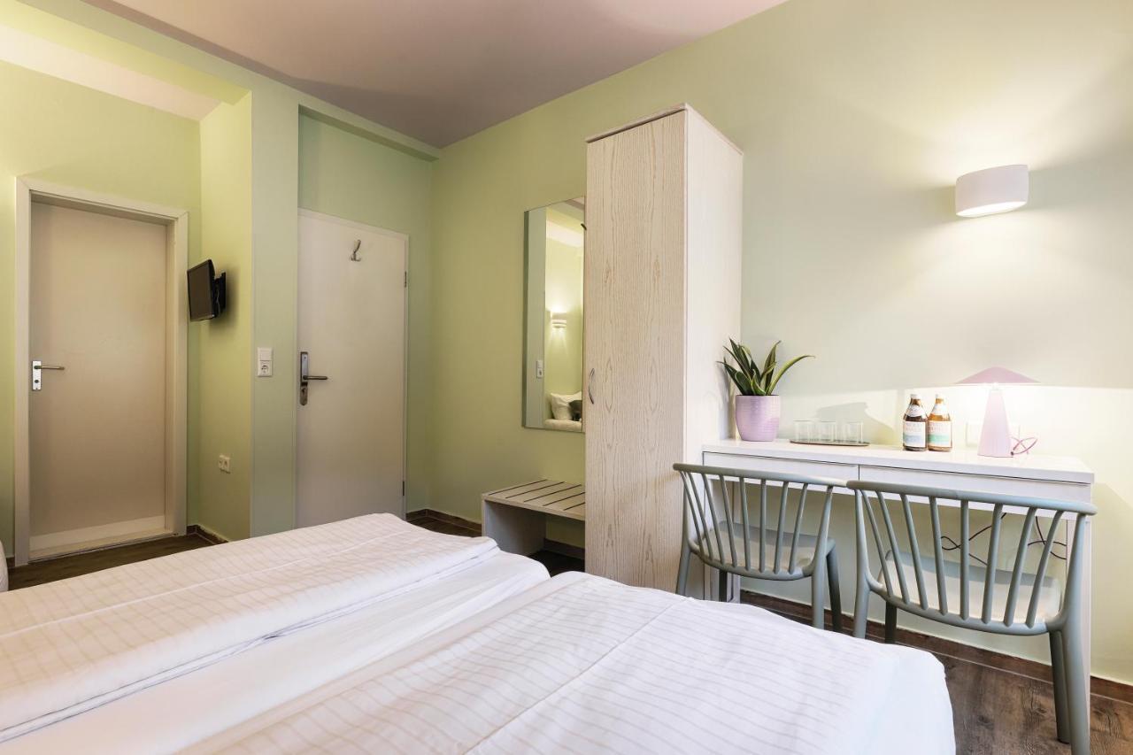 Hotel Kunterbunt In Wuerzburger Innenstadt ภายนอก รูปภาพ