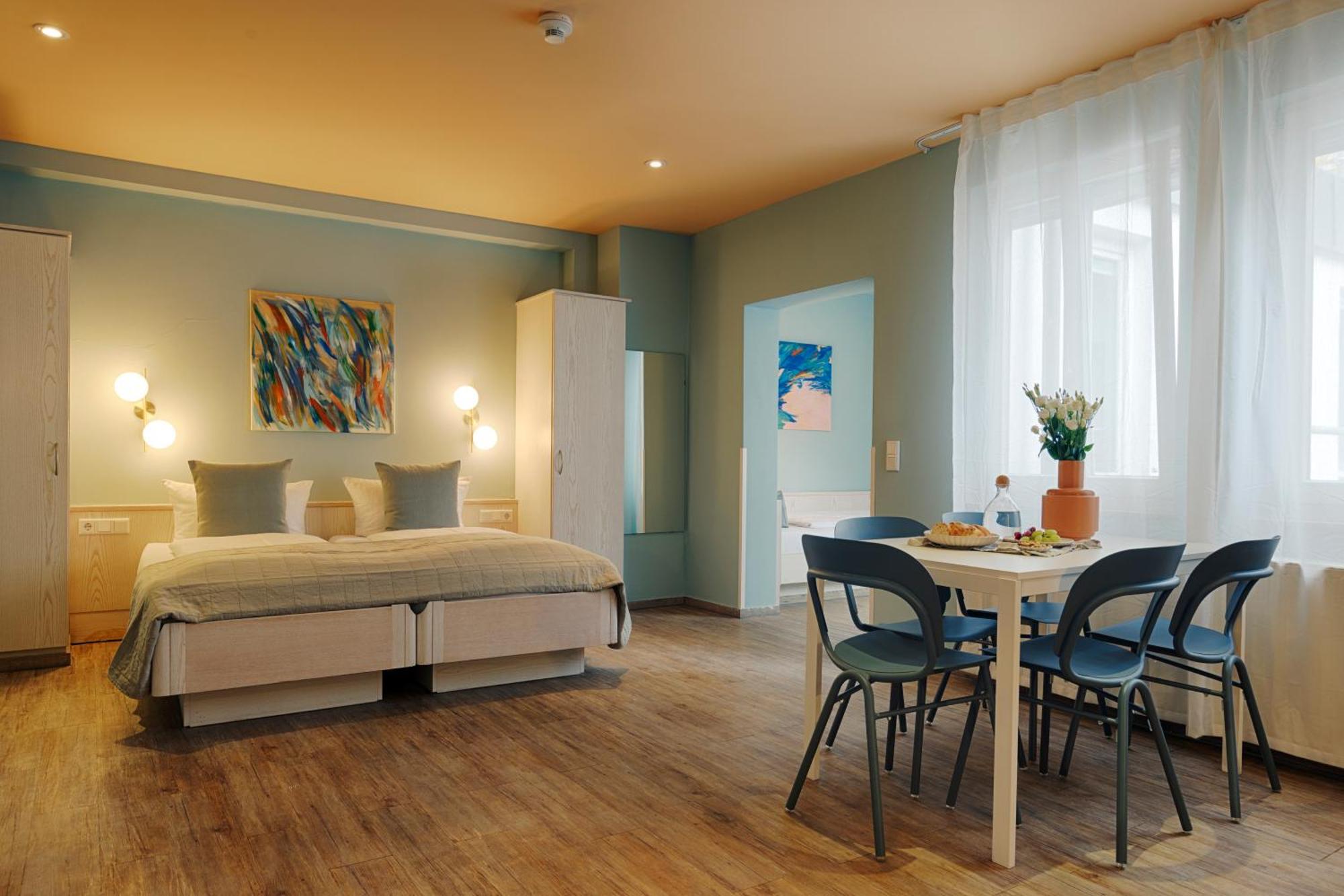 Hotel Kunterbunt In Wuerzburger Innenstadt ภายนอก รูปภาพ