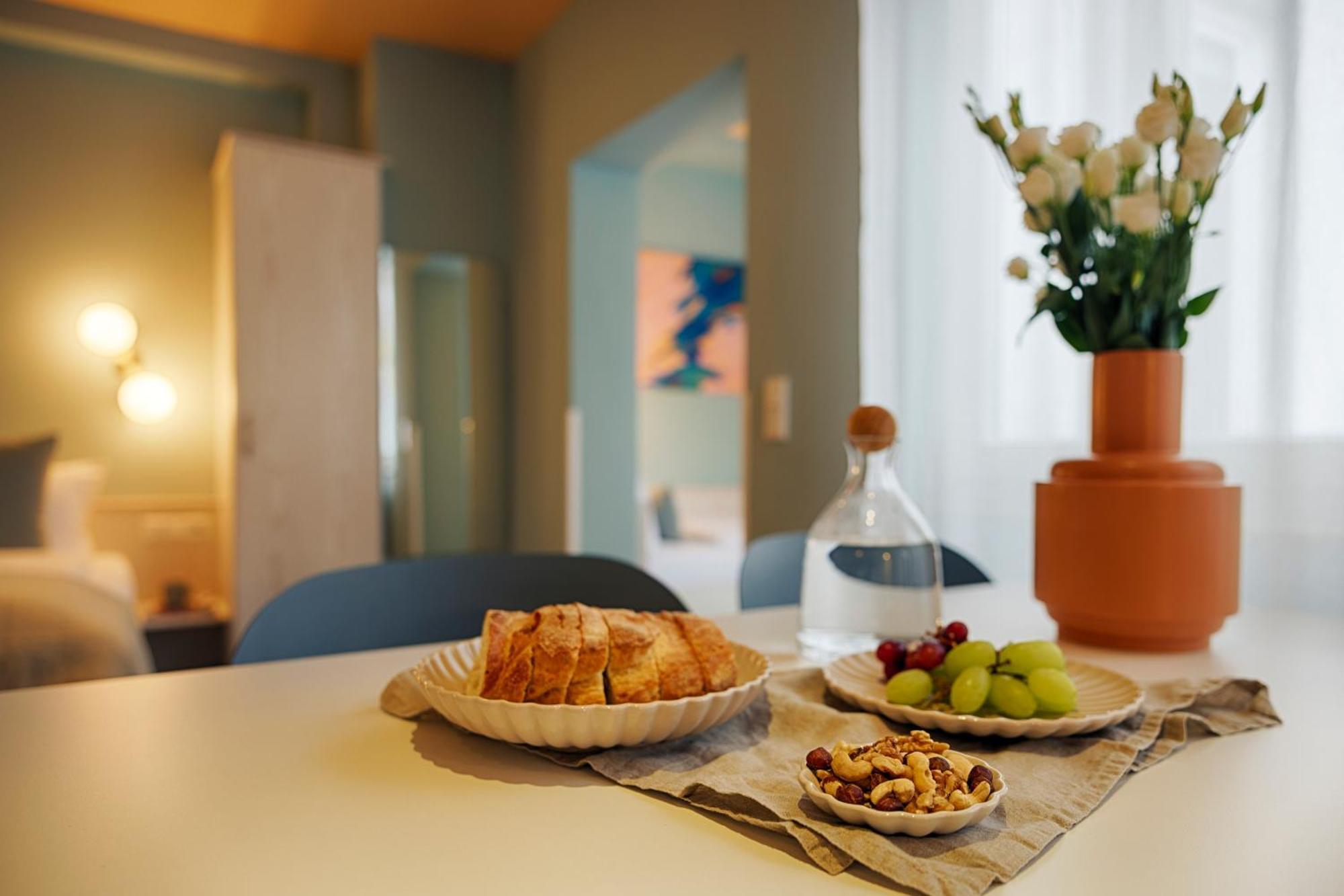 Hotel Kunterbunt In Wuerzburger Innenstadt ภายนอก รูปภาพ