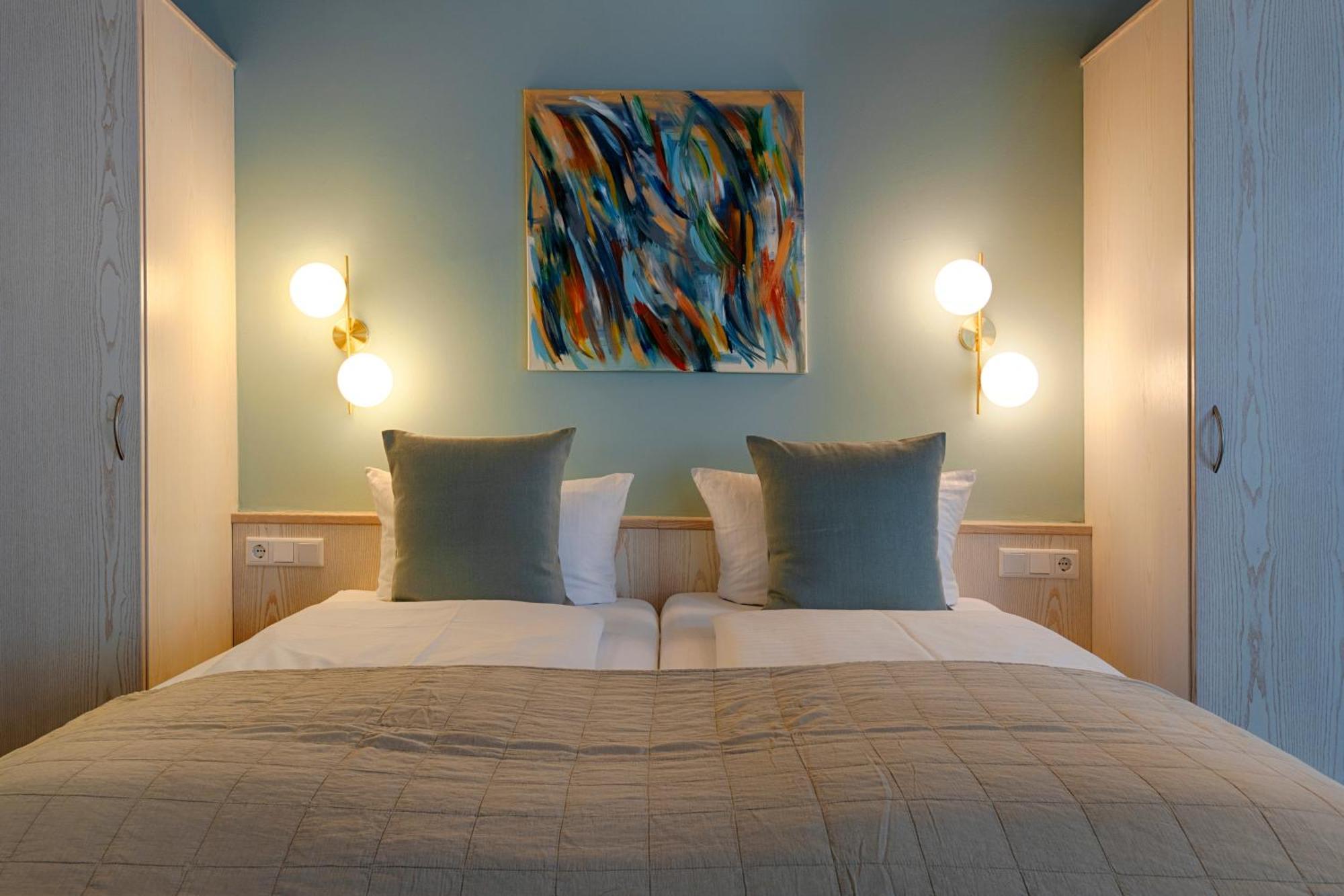 Hotel Kunterbunt In Wuerzburger Innenstadt ภายนอก รูปภาพ