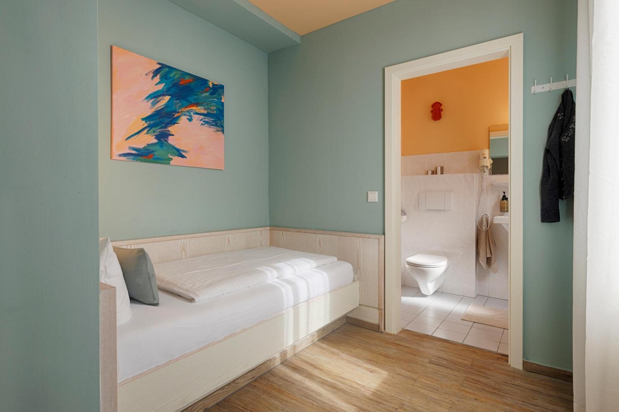 Hotel Kunterbunt In Wuerzburger Innenstadt ภายนอก รูปภาพ
