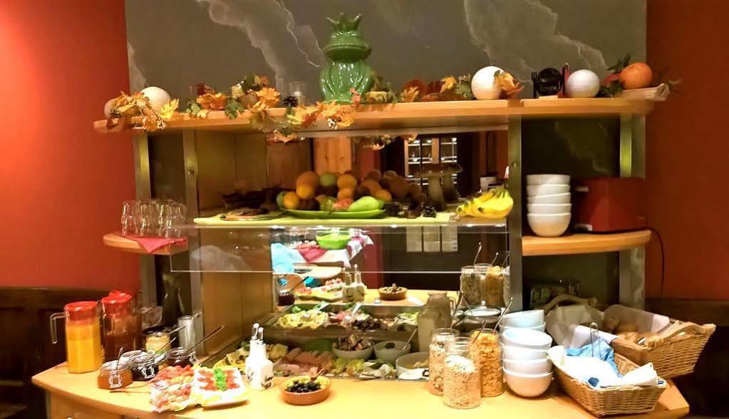 Hotel Kunterbunt In Wuerzburger Innenstadt ภายนอก รูปภาพ